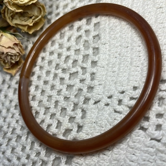 Vintage Elegant Brown Bakelite Bangle Bracelet - Picture 3 of 4